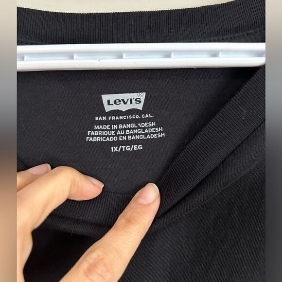 Levi's Black Cropped Tee - Picture 5 of 7